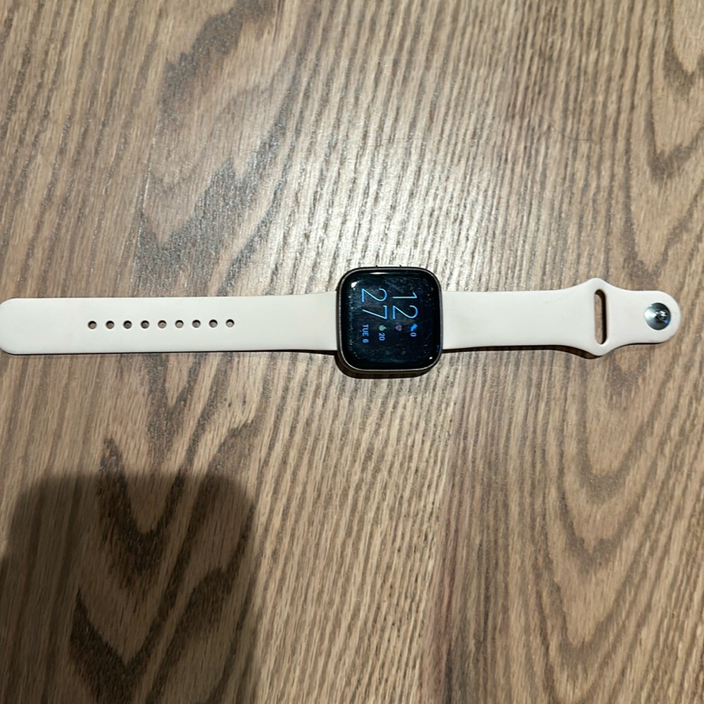 FITBIT VERSA 2. GREAT CONDITION
